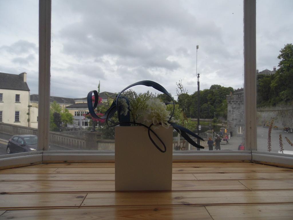 The Waterfront Townhouse Accommodation Kilkenny Eksteriør billede